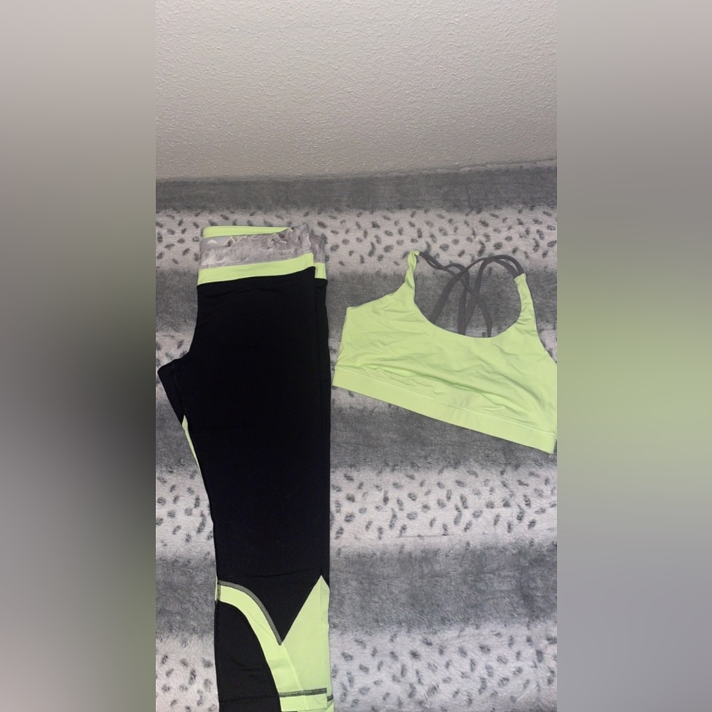 Lululemon bottom & sports bra set